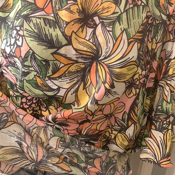 BAKU Fun Floral Top - Picture 12 of 14